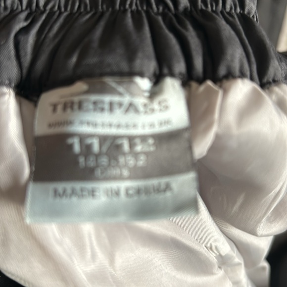 Black Snowboard/Ski Pants - Picture 7 of 8